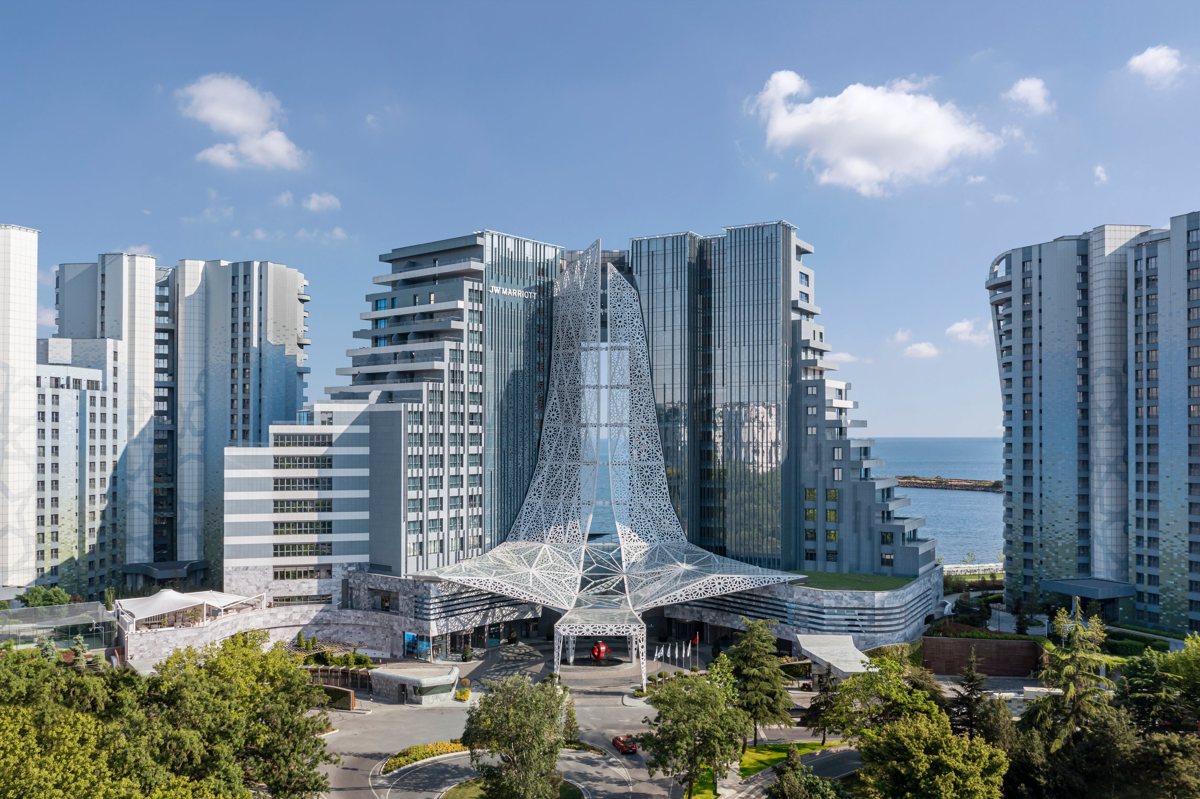 Private Shoreline & Marina